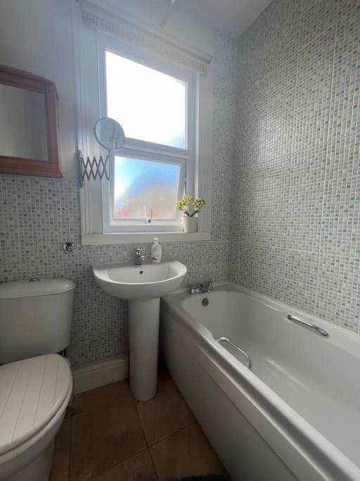 2025 Award Winner Liverpool Strawberry House - 3 Bedrooms Eksteriør bilde